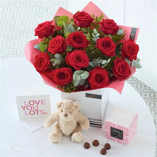 12 RED ROSE GIFT SET